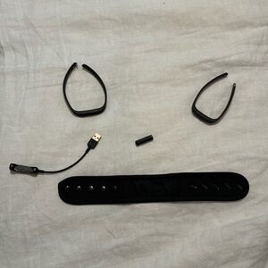 Fitbit. I believe it is the flex 2. With ankle and wrist accessories and charger